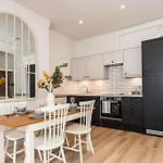 3 Castle Mews