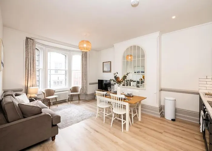 3 Castle Mews