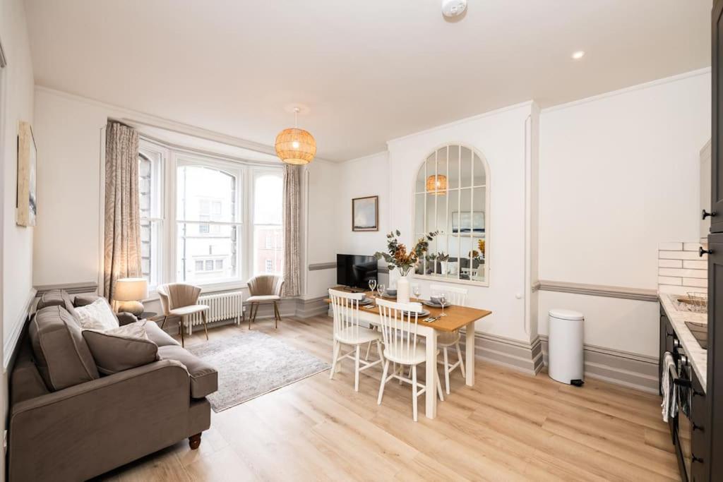 Apartment 3 Castle Mews